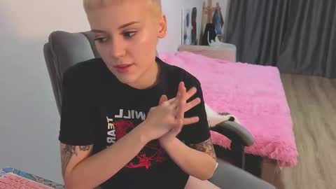 Snapshot of theysaidimcute chatting on January 17, 11:08 pm theysaidimcute online show from January 17, 11:08 pm