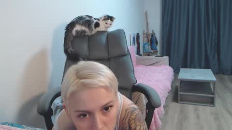 Snapshot of theysaidimcute chatting on February 24, 9:24 pm theysaidimcute online show from February 24, 9:24 pm