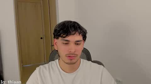 Snapshot of thiaan__ chatting on October 25, 7:41 pm thiaan__ online show from October 25, 7:41 pm