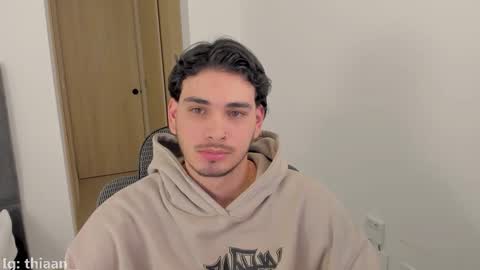 Snapshot of thiaan__ chatting on October 29, 11:50 pm thiaan__ online show from October 29, 11:50 pm