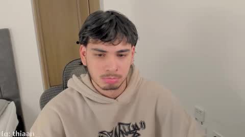 Snapshot of thiaan__ chatting on November 4, 2:32 am thiaan__ online show from November 4, 2:32 am