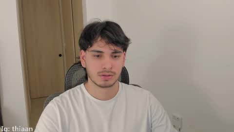 Snapshot of thiaan__ chatting on November 18, 11:15 pm thiaan__ online show from November 18, 11:15 pm