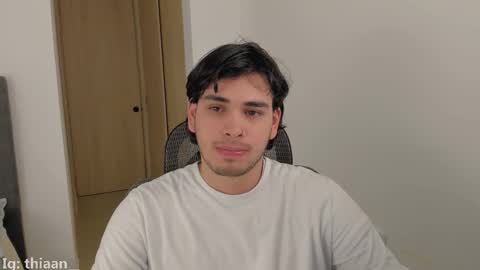 Snapshot of thiaan__ chatting on December 5, 2:42 am thiaan__ online show from December 5, 2:42 am