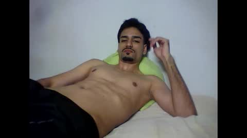 Snapshot of thiago22bk chatting on October 1, 4:40 am thiago22bk online show from October 1, 4:40 am