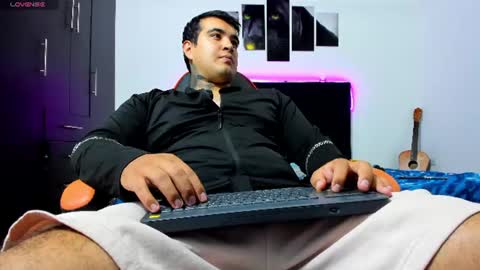 Snapshot of thiago_cp01 chatting on July 25, 4:10 am Thiago online show from July 25, 4:10 am