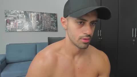 thiago_driussi online show from September 28, 10:15 pm