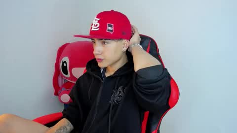 Snapshot of thiago_dv chatting on November 24, 4:07 pm Thiago online show from November 24, 4:07 pm