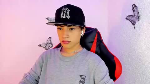 Snapshot of thiago_dv chatting on February 6, 9:40 pm Thiago online show from February 6, 9:40 pm