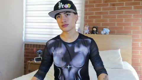 Snapshot of thiago_dv chatting on May 26, 6:48 pm Thiago online show from May 26, 6:48 pm