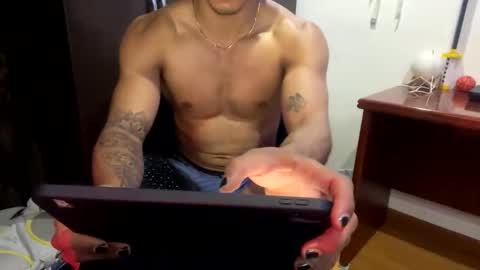 Snapshot of thiago_happy chatting on November 6, 4:46 am thiago_happy online show from November 6, 4:46 am