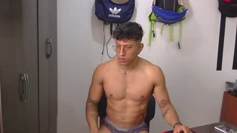 Snapshot of thiago_happy chatting on July 2, 6:36 pm thiago_happy online show from July 2, 6:36 pm