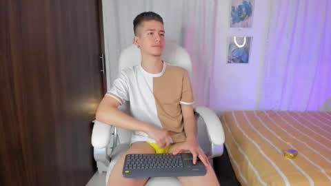 Snapshot of thiago_james69 chatting on September 21, 12:45 am Manuel online show from September 21, 12:45 am