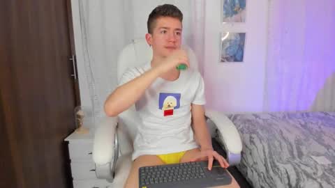 Snapshot of thiago_james69 chatting on September 29, 2:27 am Manuel online show from September 29, 2:27 am