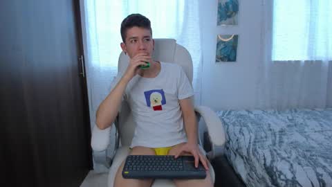 Snapshot of thiago_james69 chatting on September 29, 10:14 pm Manuel online show from September 29, 10:14 pm