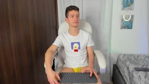 Snapshot of thiago_james69 chatting on October 4, 2:53 am Manuel online show from October 4, 2:53 am