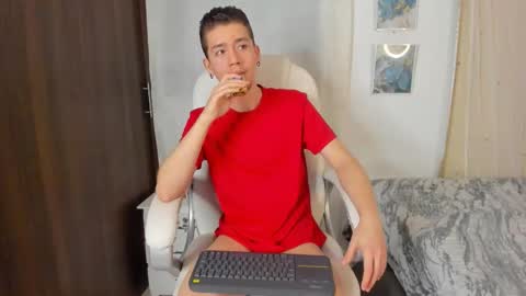 Snapshot of thiago_james69 chatting on October 8, 11:13 pm Manuel online show from October 8, 11:13 pm