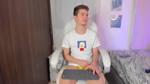 Snapshot of thiago_james69 chatting on October 13, 2:11 am Manuel online show from October 13, 2:11 am