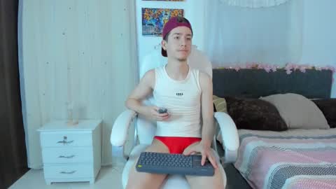 Snapshot of thiago_james69 chatting on November 18, 1:11 am Manuel online show from November 18, 1:11 am