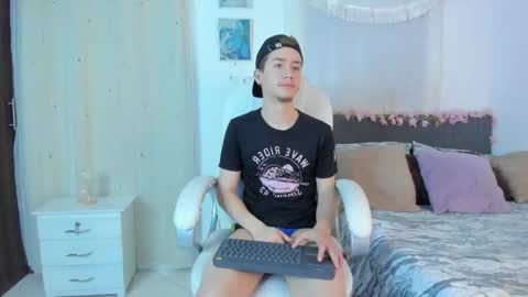 Snapshot of thiago_james69 chatting on November 28, 2:36 am Manuel online show from November 28, 2:36 am