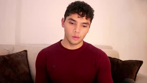 Snapshot of thiago_l chatting on March 5, 12:38 am Just Thiago online show from March 5, 12:38 am