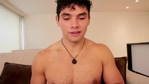 Just Thiago  online show from March 18, 6:33 pm