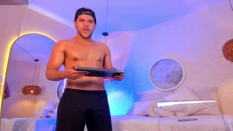 Thiago online show from November 10, 10:36 am