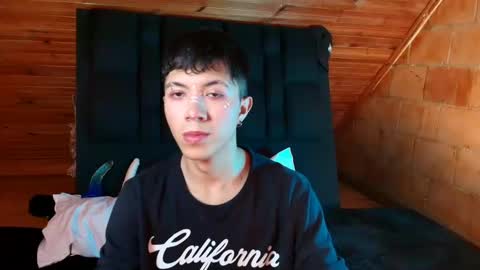 Snapshot of thiago_n_sam chatting on October 16, 5:47 pm thiago_n_sam online show from October 16, 5:47 pm