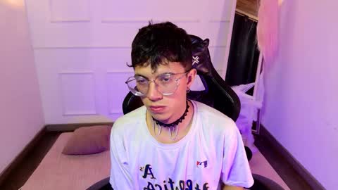 Snapshot of thiago_n_sam chatting on October 19, 2:45 am thiago_n_sam online show from October 19, 2:45 am