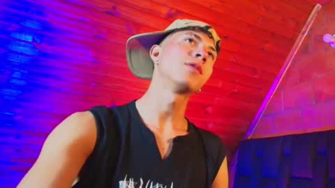 Snapshot of thiago_n_sam chatting on November 21, 9:35 pm thiago_n_sam online show from November 21, 9:35 pm