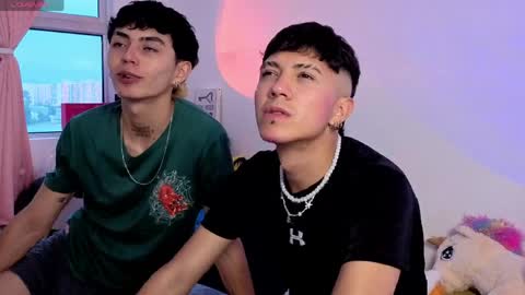 Snapshot of thiago_n_sam chatting on April 4, 9:01 pm thiago_n_sam online show from April 4, 9:01 pm