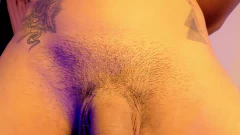 Snapshot of thiago_n_sam chatting on April 10, 2:06 am thiago_n_sam online show from April 10, 2:06 am