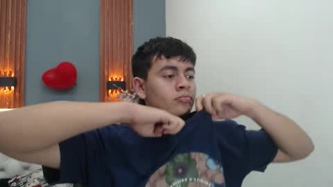 thiago_saenzz online show from March 6, 5:31 pm