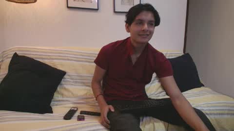 thiago_vega1 online show from April 7, 12:22 am