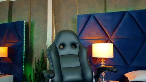 Snapshot of thiagoferrer_ chatting on May 19, 4:30 am T H I A G O online show from May 19, 4:30 am