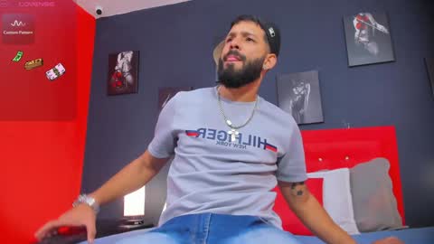 Thia Gomez online show from December 9, 1:45 pm