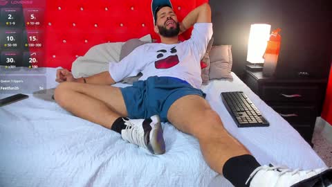 Thia Gomez online show from January 4, 3:39 pm