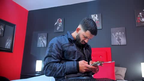 Thia Gomez online show from January 10, 12:15 pm