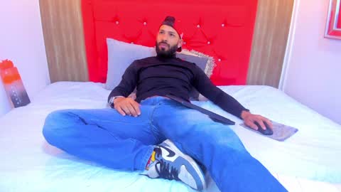 Thia Gomez online show from January 24, 12:31 pm