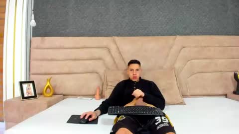 Thiago   online show from June 22, 12:46 pm