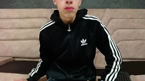 Thiago   online show from June 30, 1:12 pm