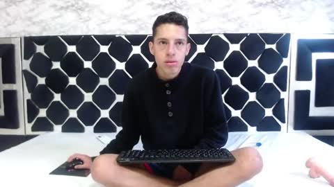 Thiago   online show from July 18, 1:32 am