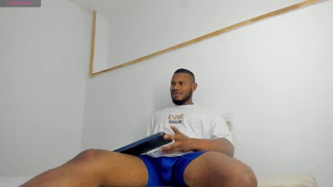 Thiago Instagram   online show from November 20, 11:48 pm