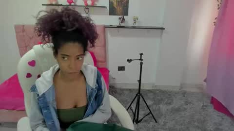 thianahornyy online show from February 12, 1:50 pm