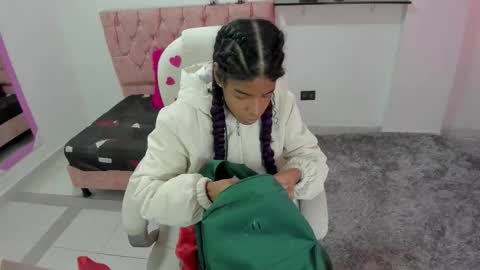 thianahornyy online show from February 20, 1:00 pm