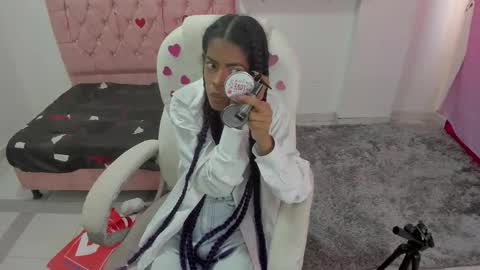 thianahornyy online show from February 25, 1:32 pm