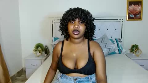 Snapshot of thickebonie chatting on April 20, 5:21 am Nikita online show from April 20, 5:21 am