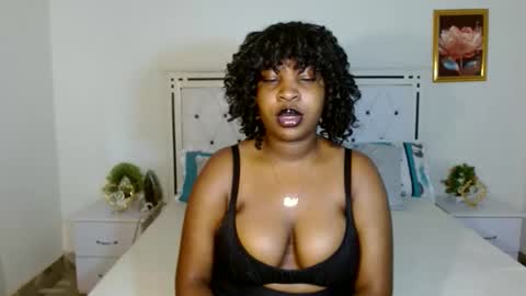 Snapshot of thickebonie chatting on April 21, 5:14 am Nikita online show from April 21, 5:14 am