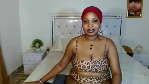 Snapshot of thickebonie chatting on May 10, 5:23 am Nikita online show from May 10, 5:23 am