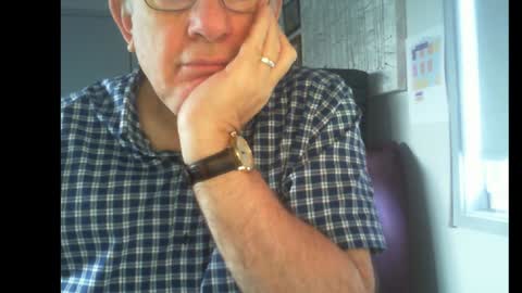 Snapshot of thickmelnik chatting on December 8, 1:02 am James online show from December 8, 1:02 am