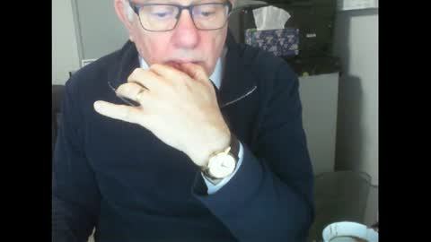 Snapshot of thickmelnik chatting on July 16, 6:41 am James online show from July 16, 6:41 am